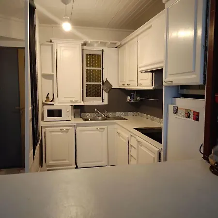 Proche Des Arenes * نيم