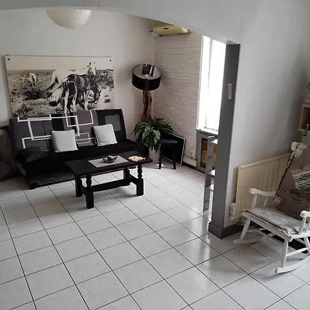 Proche Des Arenes * نيم